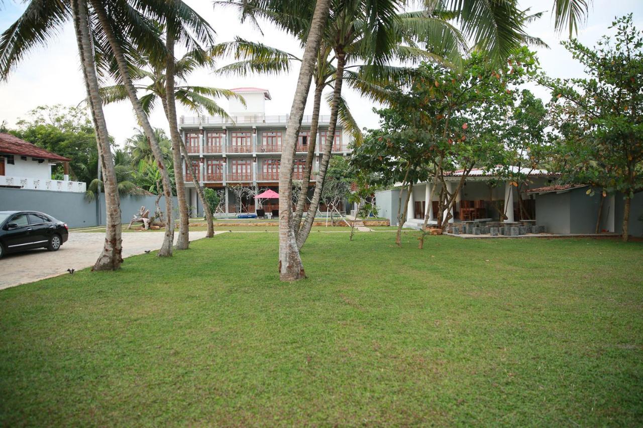 Samaraana Hotel Ahangama Exterior photo